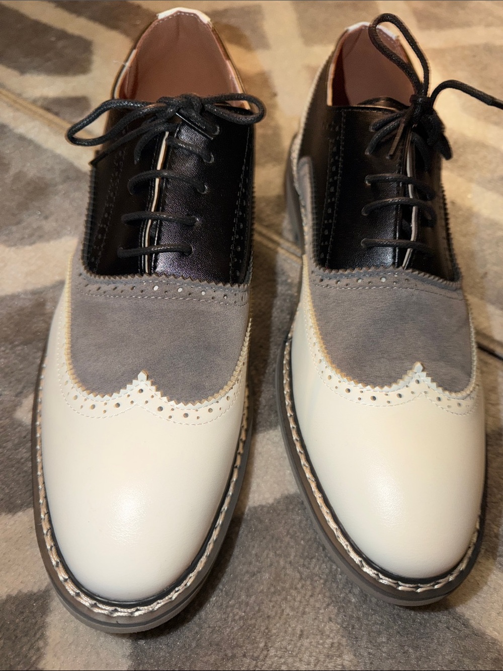Men’s sz 11 wingtip dress shoes / NEW